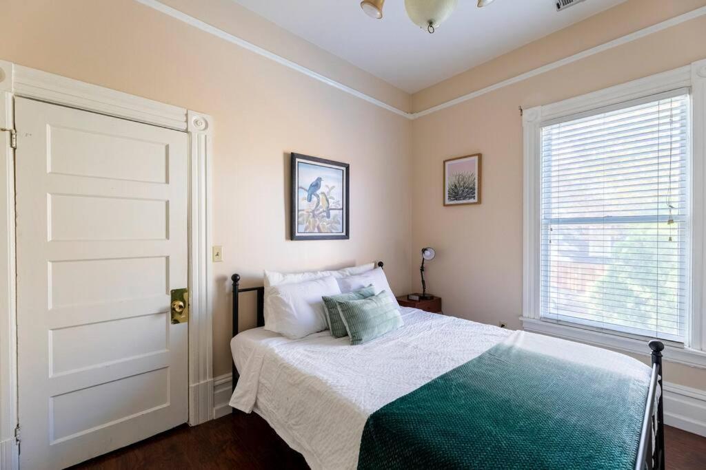 A+ 2 Bedroom Victorian Home Away From Home 薩克拉門托 外观 照片