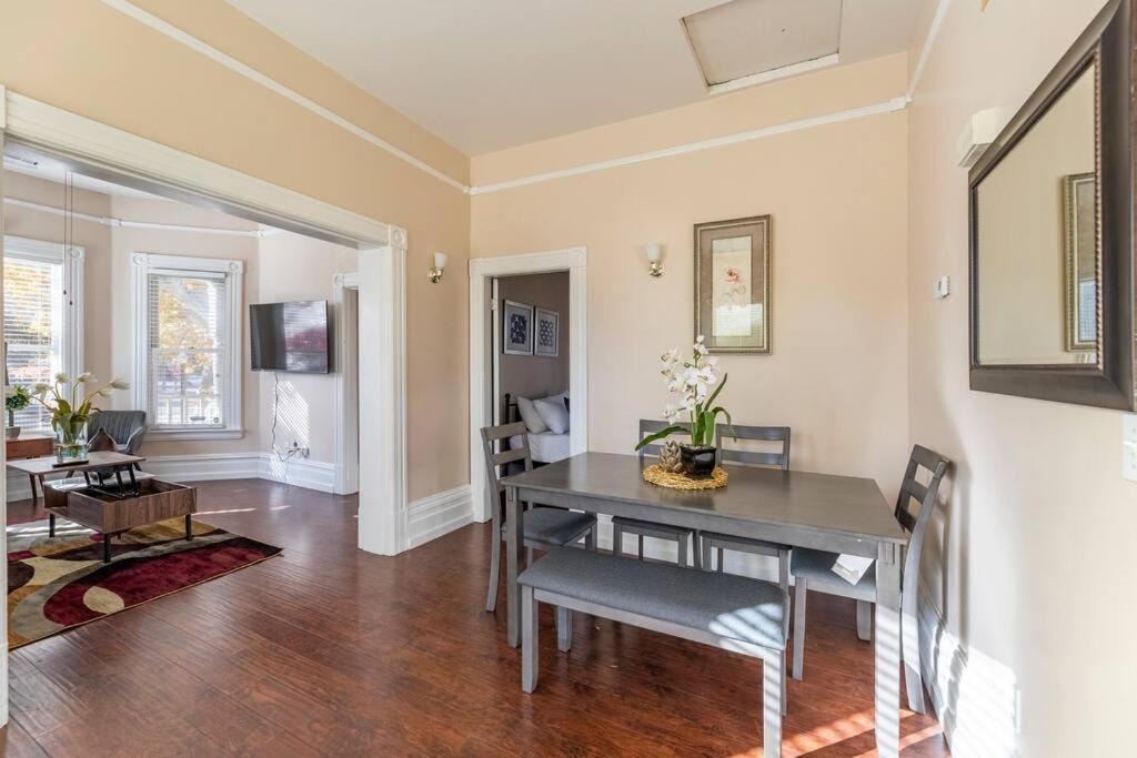 A+ 2 Bedroom Victorian Home Away From Home 薩克拉門托 外观 照片