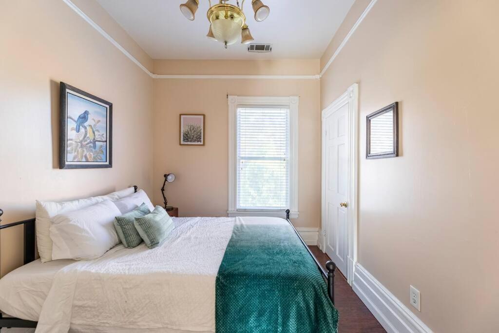 A+ 2 Bedroom Victorian Home Away From Home 薩克拉門托 外观 照片