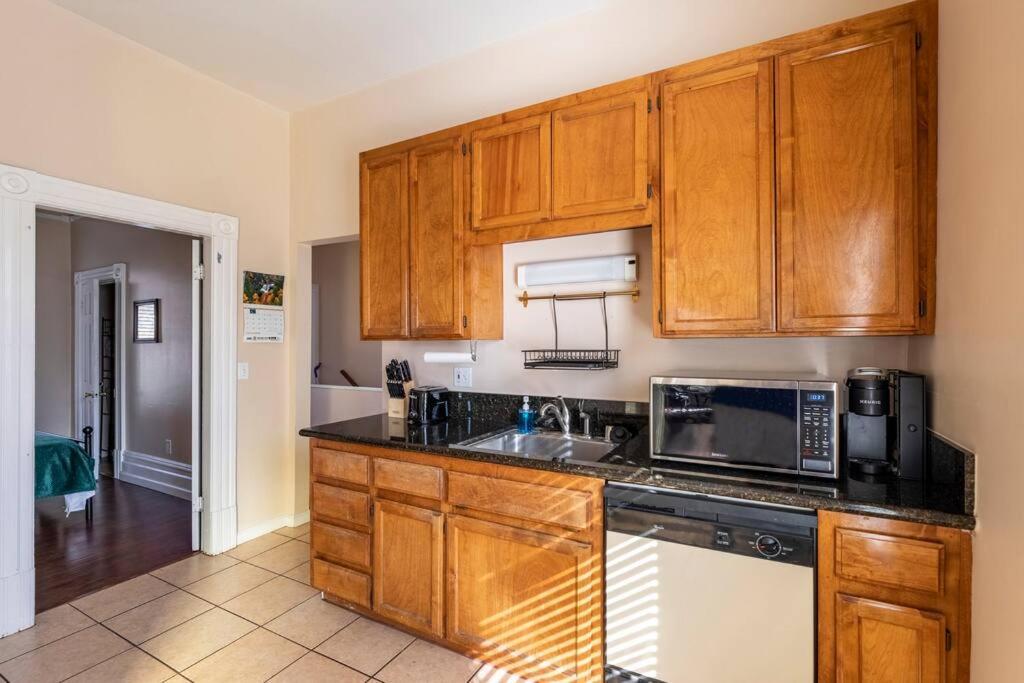 A+ 2 Bedroom Victorian Home Away From Home 薩克拉門托 外观 照片