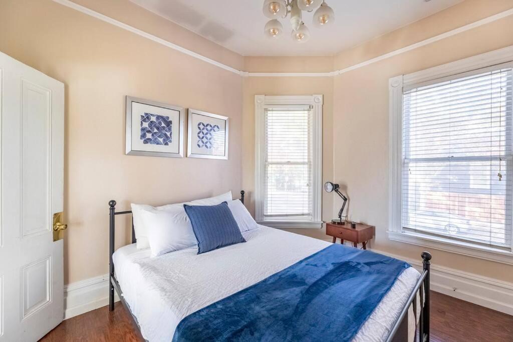 A+ 2 Bedroom Victorian Home Away From Home 薩克拉門托 外观 照片