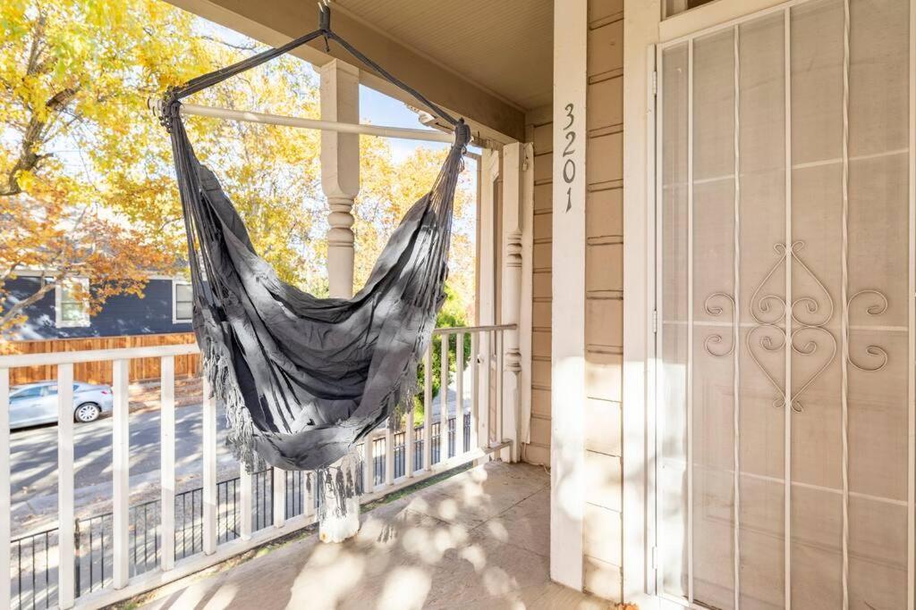 A+ 2 Bedroom Victorian Home Away From Home 薩克拉門托 外观 照片