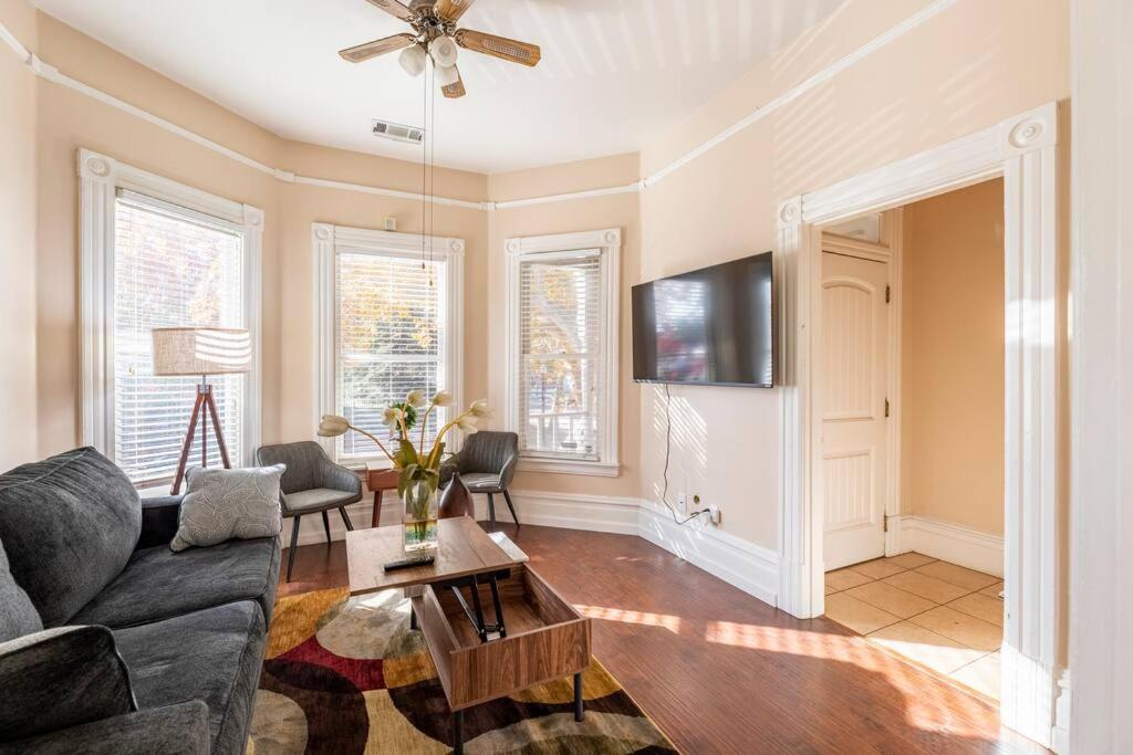 A+ 2 Bedroom Victorian Home Away From Home 薩克拉門托 外观 照片