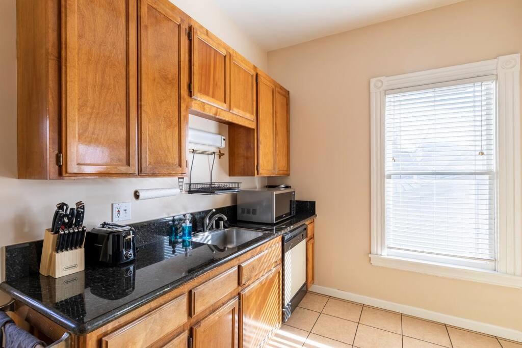A+ 2 Bedroom Victorian Home Away From Home 薩克拉門托 外观 照片